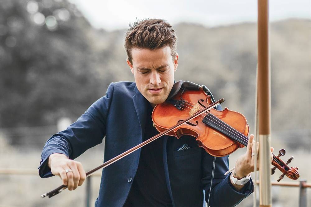 Thomas - Looping Violinist